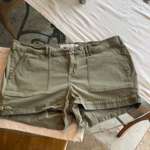 Women’s army green cuffed shorts